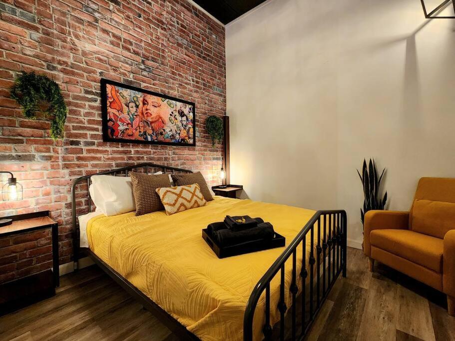 Apartment Loft Style Industriel-centre-ville+parking Gratuit Quebec City
