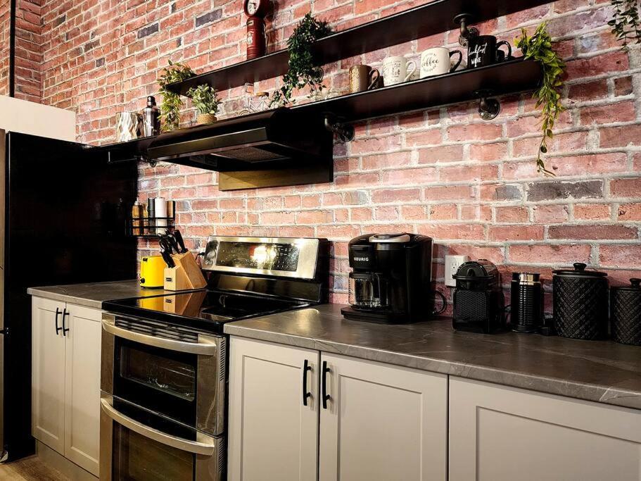 Loft Style Industriel-centre-ville+parking Gratuit Apartment