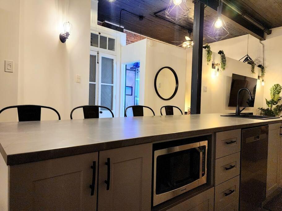 Loft Style Industriel-centre-ville+parking Gratuit Apartment